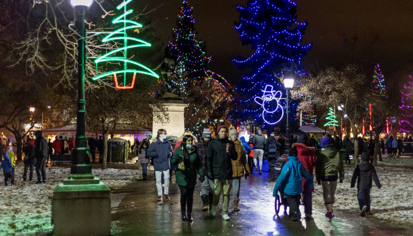 Victoria Gardens Kicks off Holidays with Snow and a Jolly Old